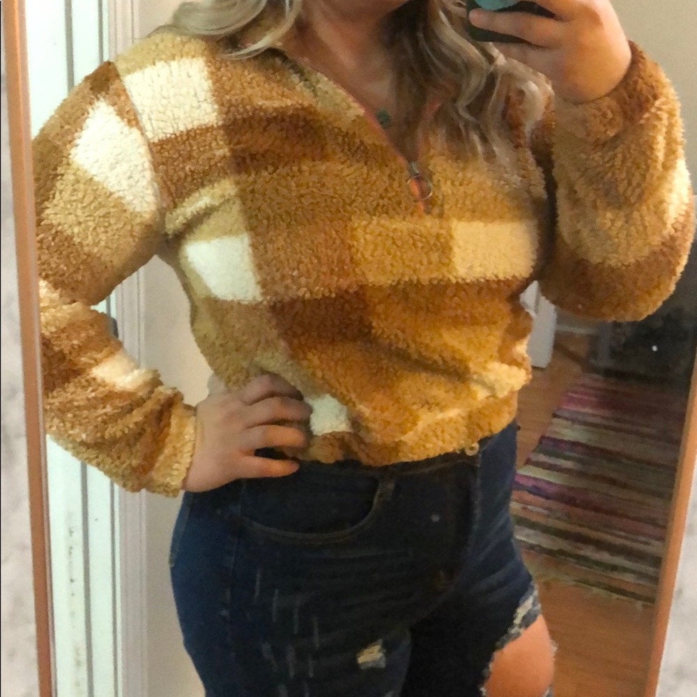 Plaid crop sherpa
